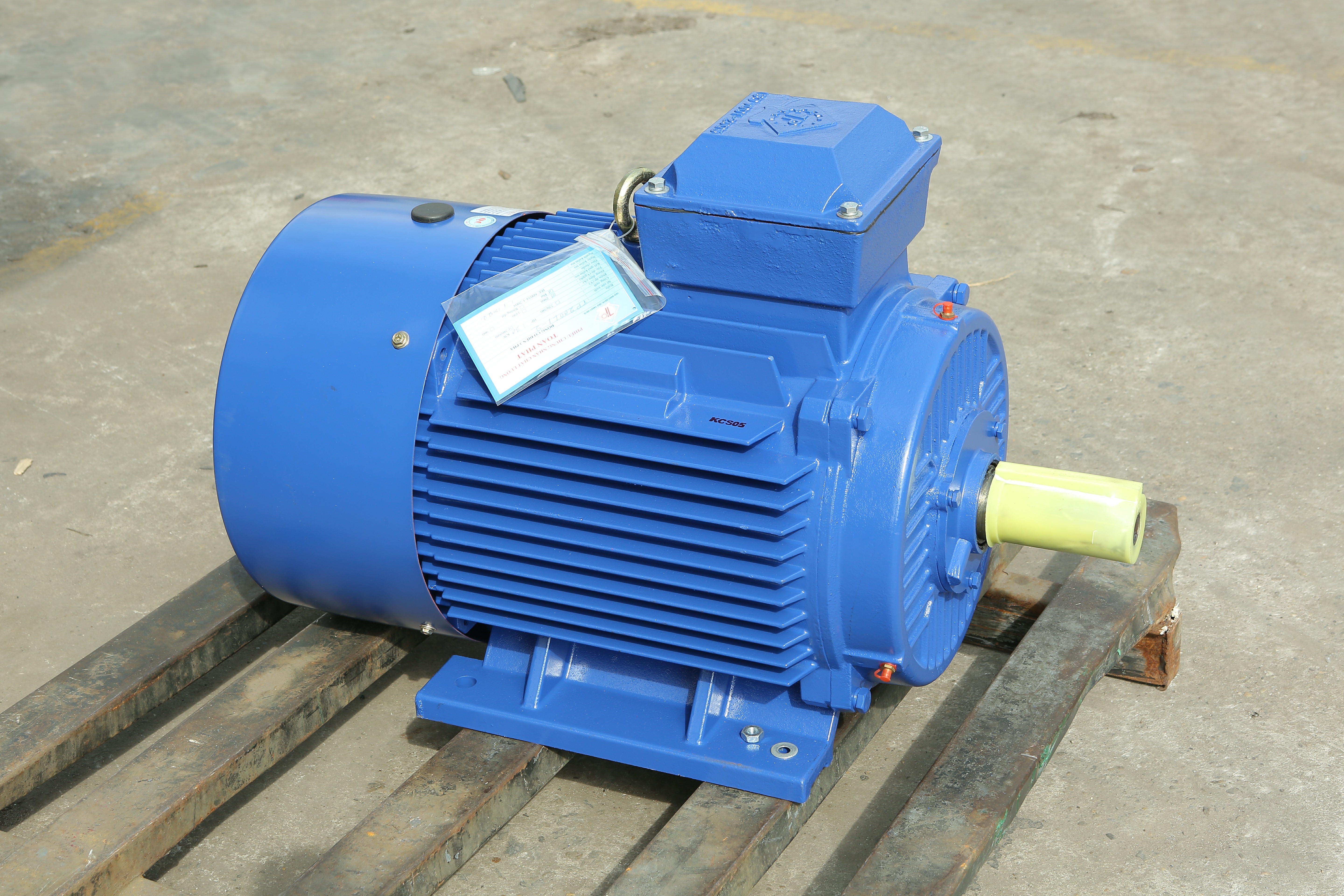 Động cơ: 15KW-1500 Vòng/phút